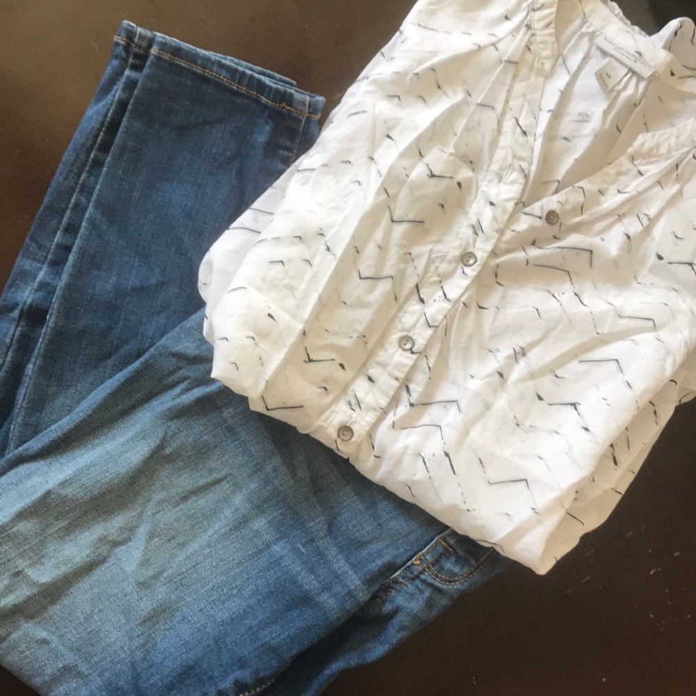 Maternity jeans and top
